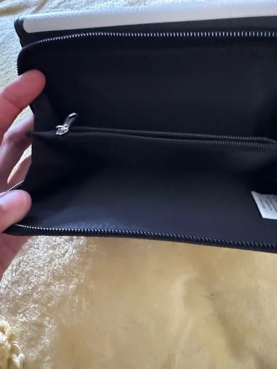 The Bradford Exchange Snoopy & Woodstock Black and White Trifold Wallet - Picture 6 of 9